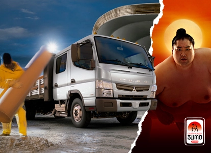 Camioneta Canter 715 DC Blanco, cargandon tubos de hormigones