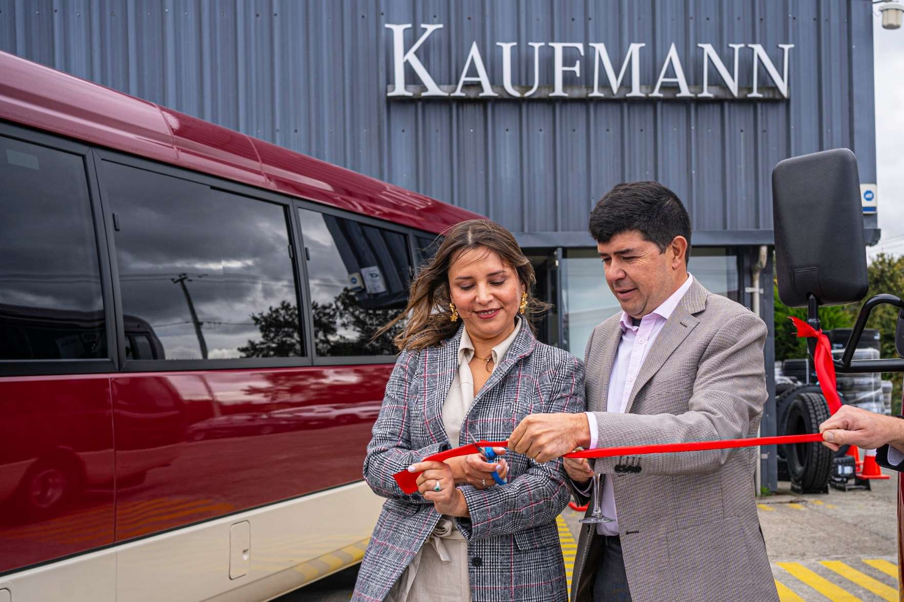 Costa Barría refuerza su operación en Chiloé con seis FUSO Rosa 