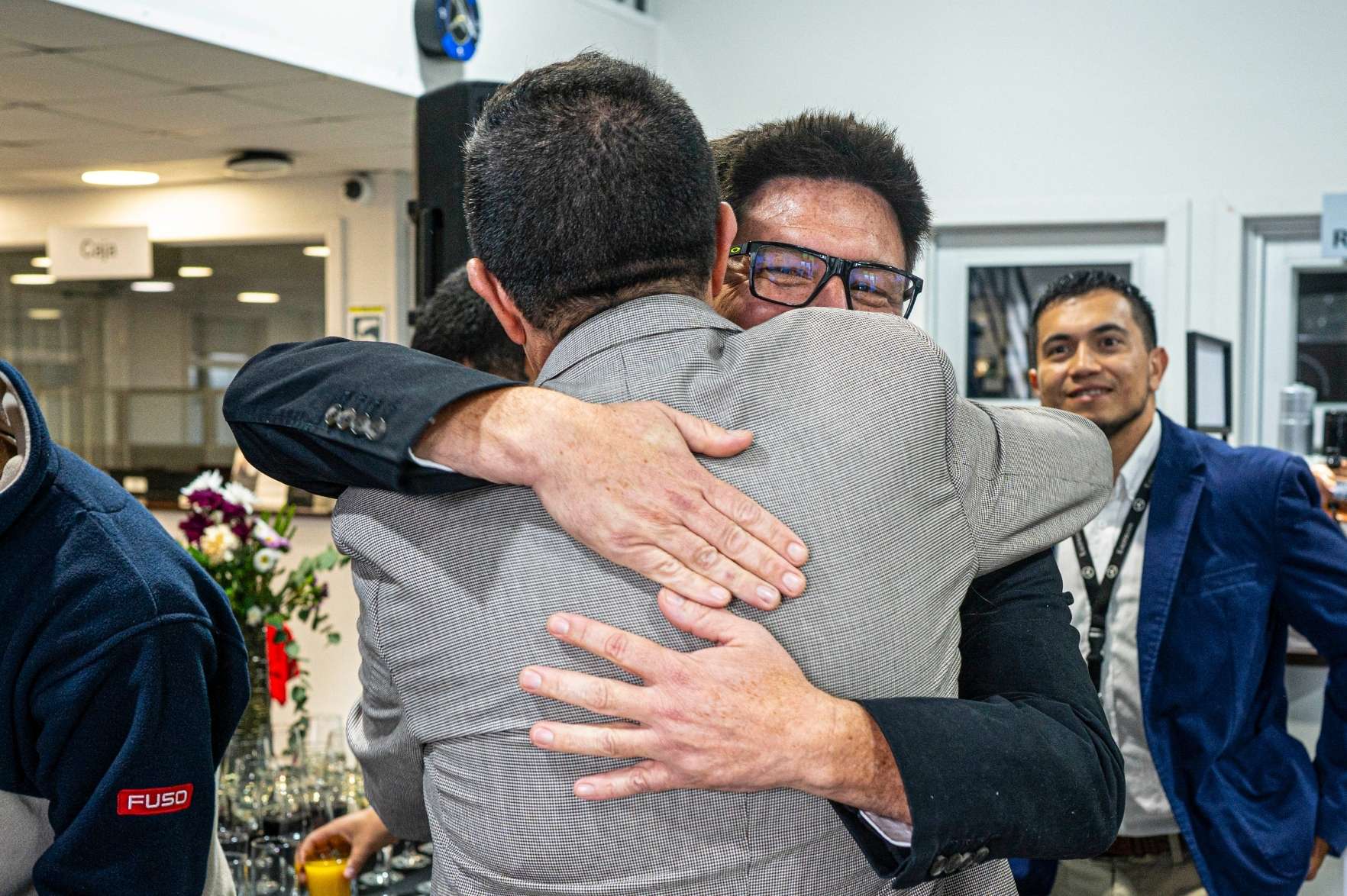 Costa Barría refuerza su operación en Chiloé con seis FUSO Rosa 