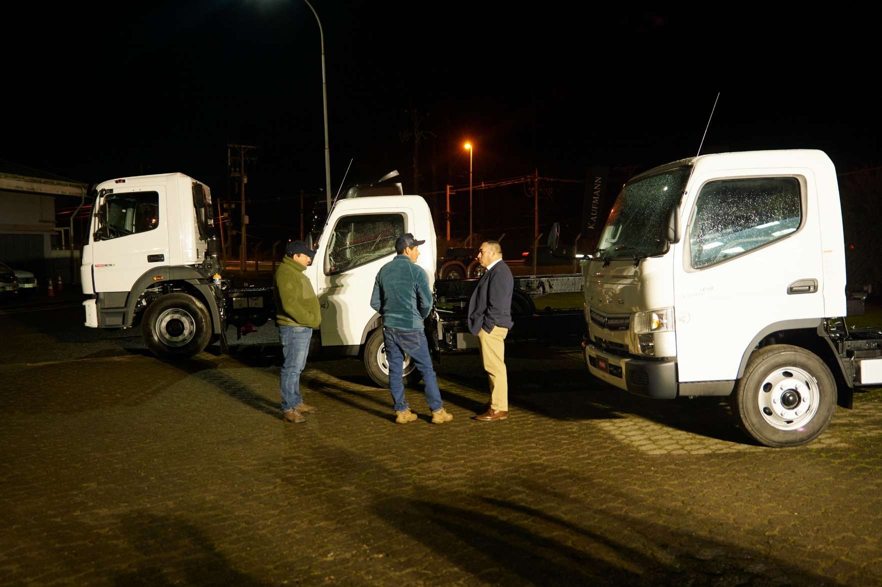 Kaufmann impulsa Tour FUSO en Llanquihue junto a clientes del sur