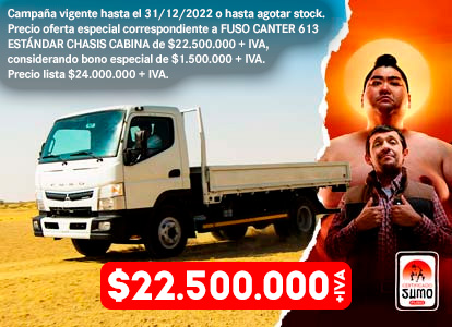 Camioneta Canter 613 Blanco, transitando por el desierto