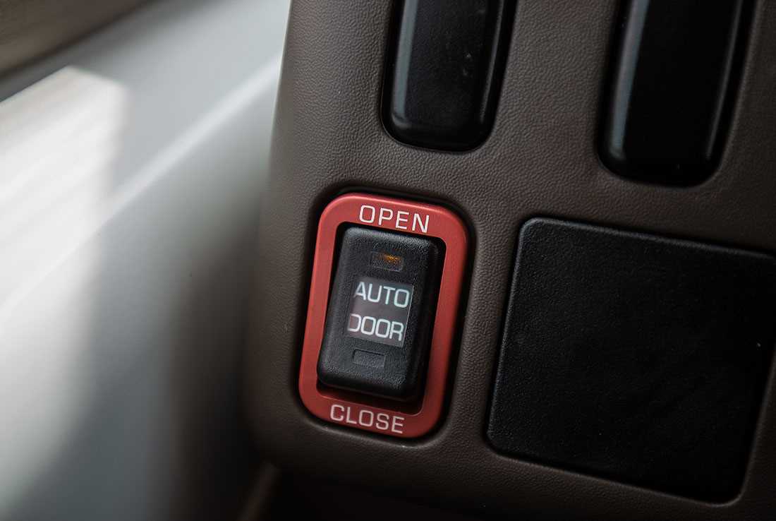 Botón para abrir y/o cerrar puertas de un vehículo